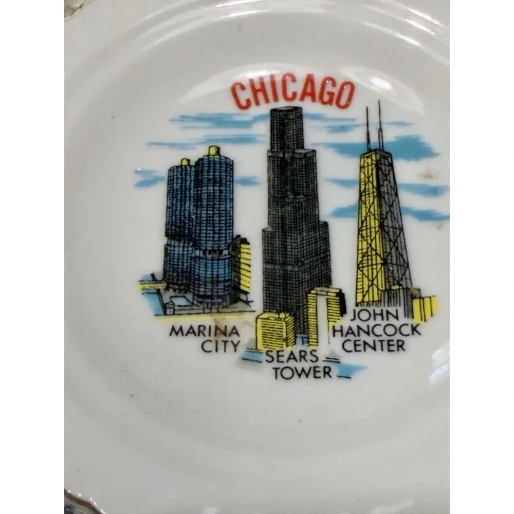 Vintage Chicago Landmark Ashtray Souvenir Travel Gold Trim 4.75